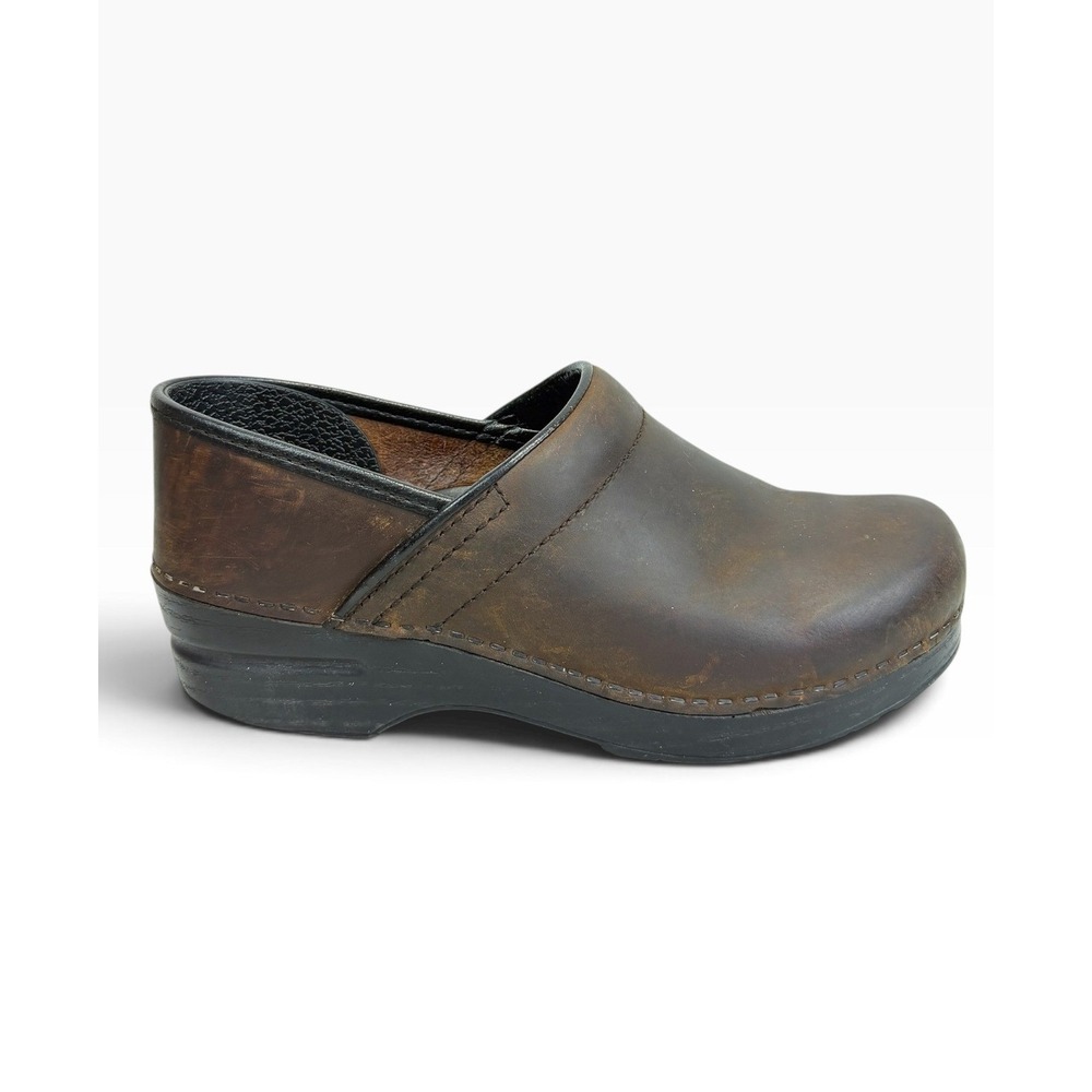 Dansko Professional Oiled Leather Clogs Brown Distressed Shoes 39 wide US 8.5-9